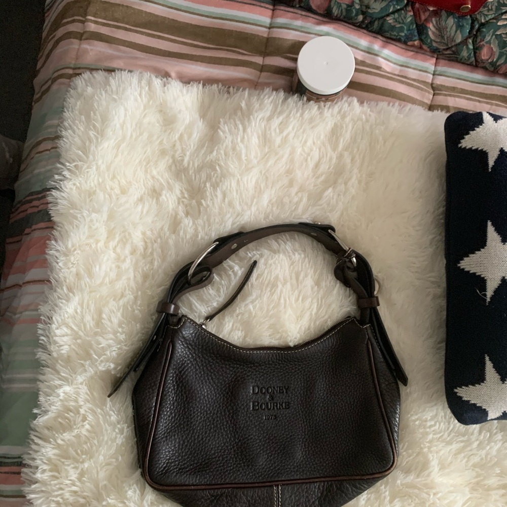 Black/Brown handbag.